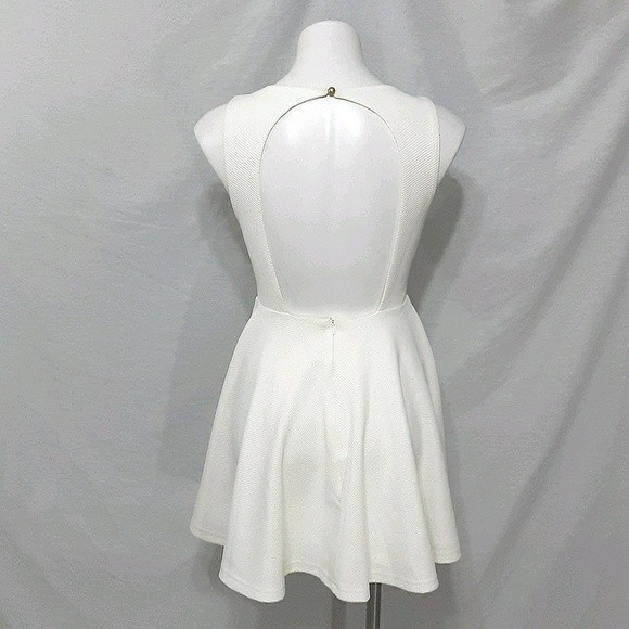 Lulu’s White Fit & Flare Mini Dress M | Sleeveless Open Back Flirty Elegant Chic - Picture 4 of 5